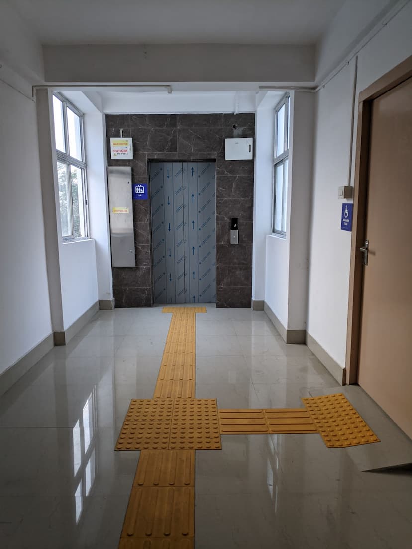 Accessible pathway Department of Zoology